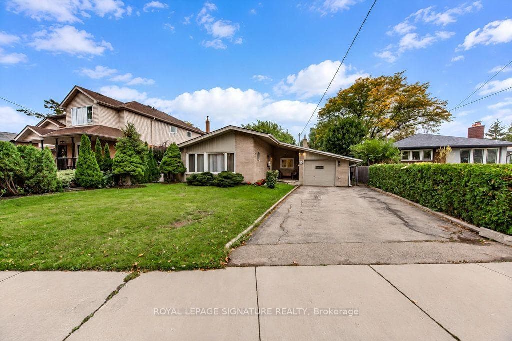 10 Beaver Bend Crescent, Etobicoke (Islington / Rexdale)