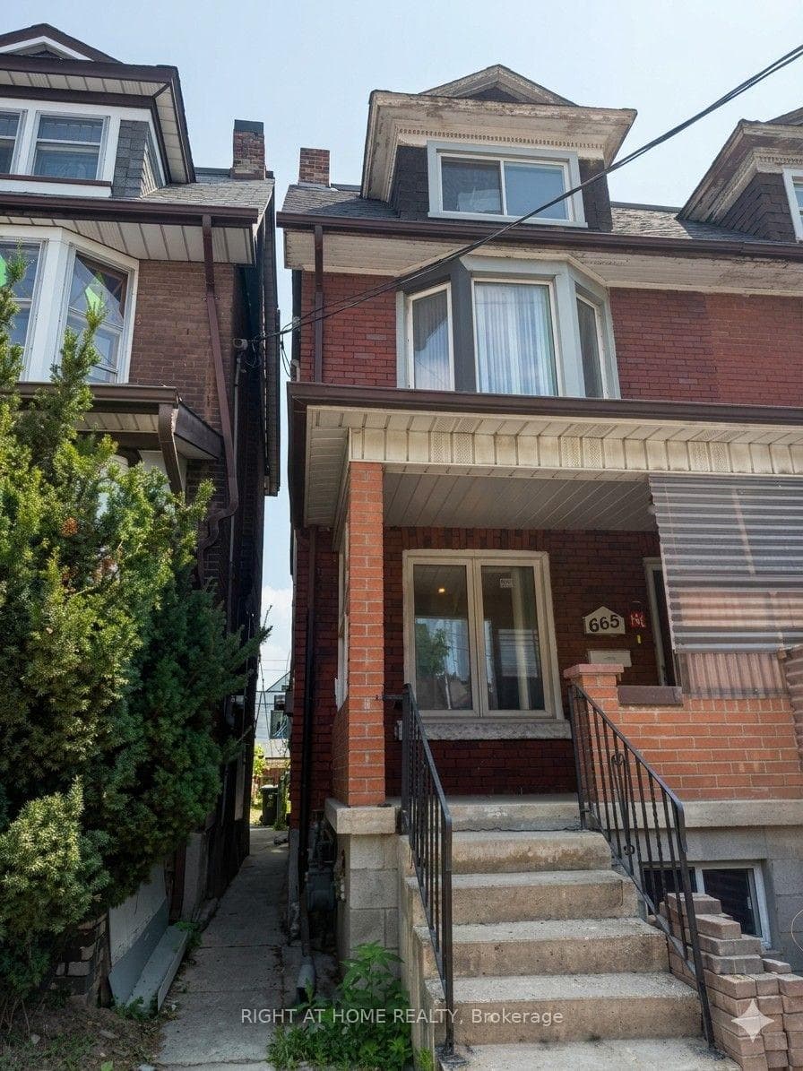 665 Ossington Avenue, Downtown Toronto / Waterfront
