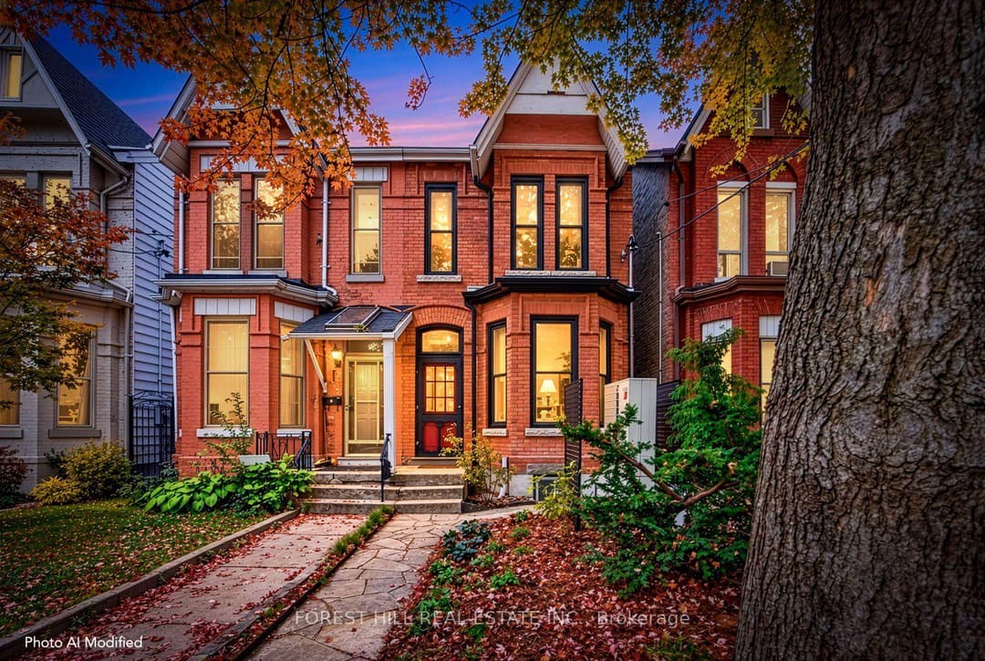 44 Russell Street, Downtown Toronto / Waterfront