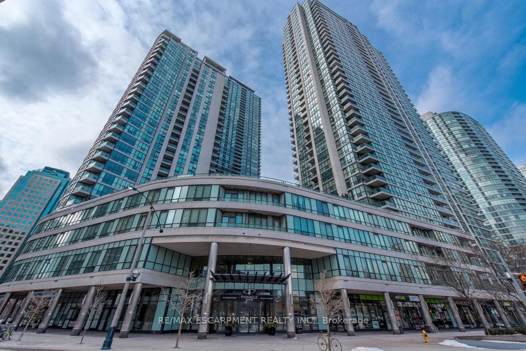 16 Yonge Street Unit 2903, Downtown Toronto / Waterfront