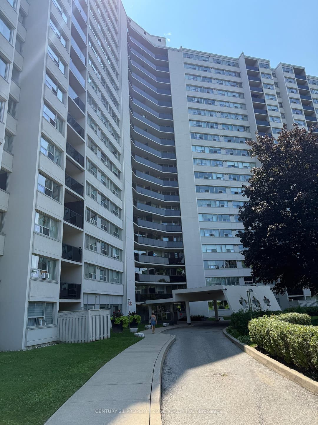530 Lolita Gardens Unit 702, Mississauga