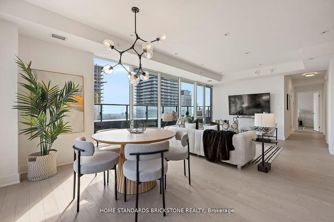 955 Bay Street Unit 3907, Downtown Toronto / Waterfront