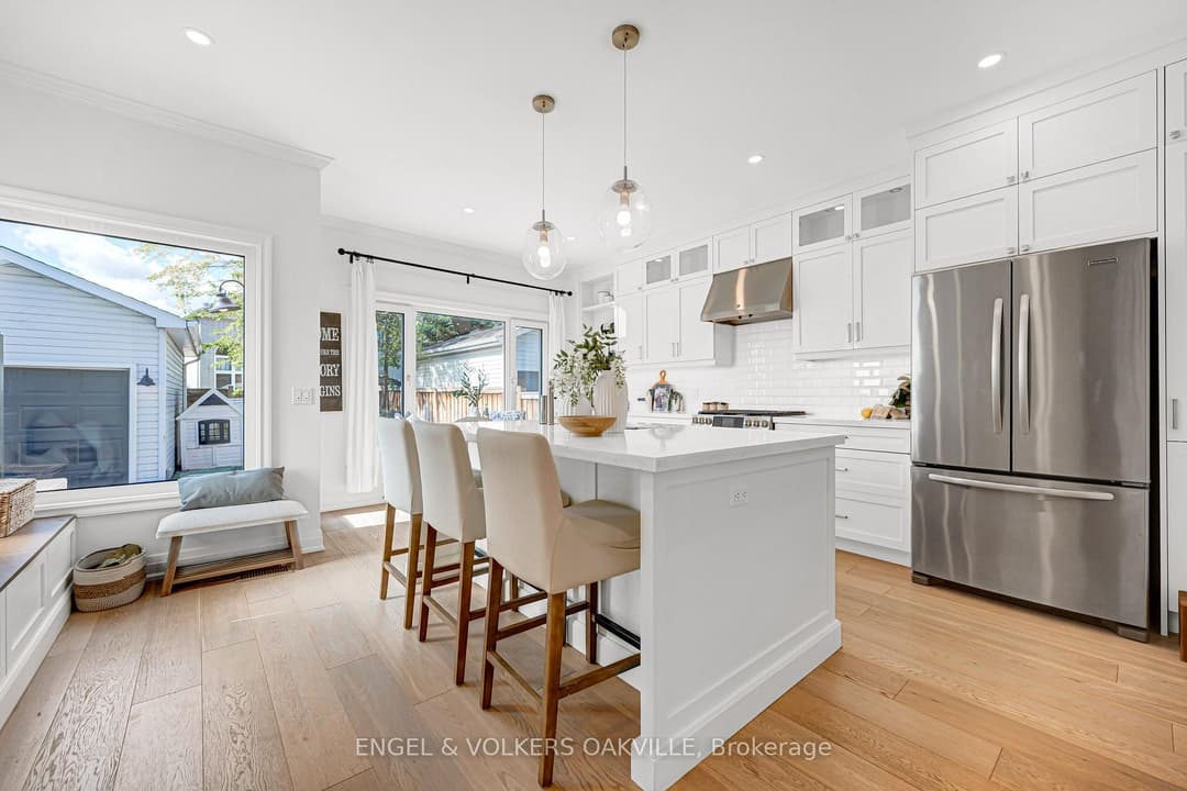 2592 Castle Hill Crescent, Oakville