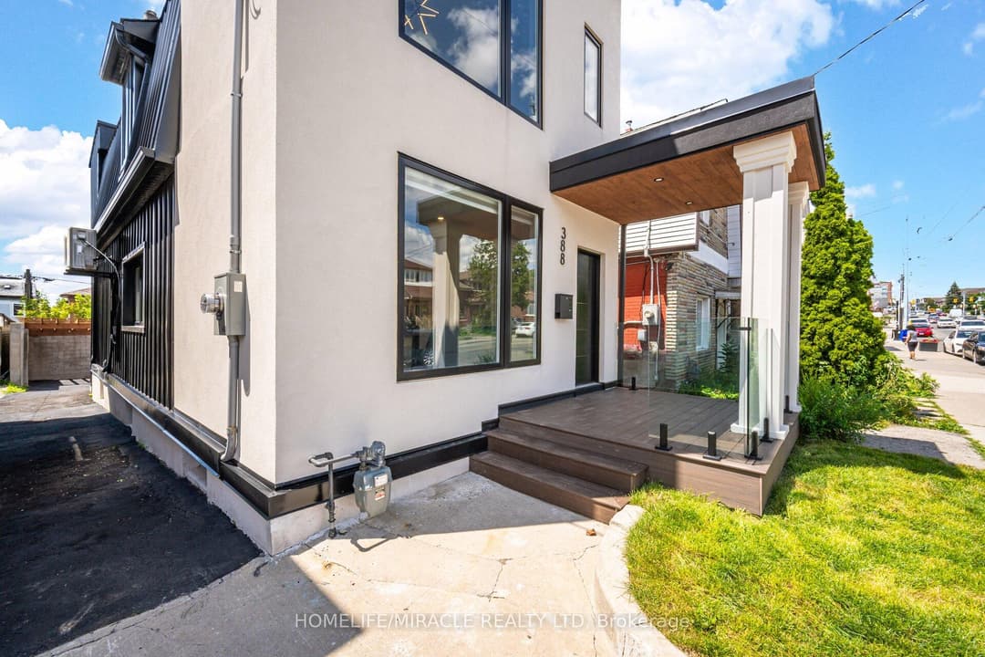 388 Oakwood Avenue, Forest Hill / Deer Park
