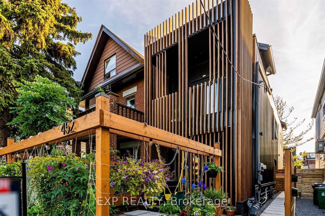 452 Montrose Avenue, Downtown Toronto / Waterfront