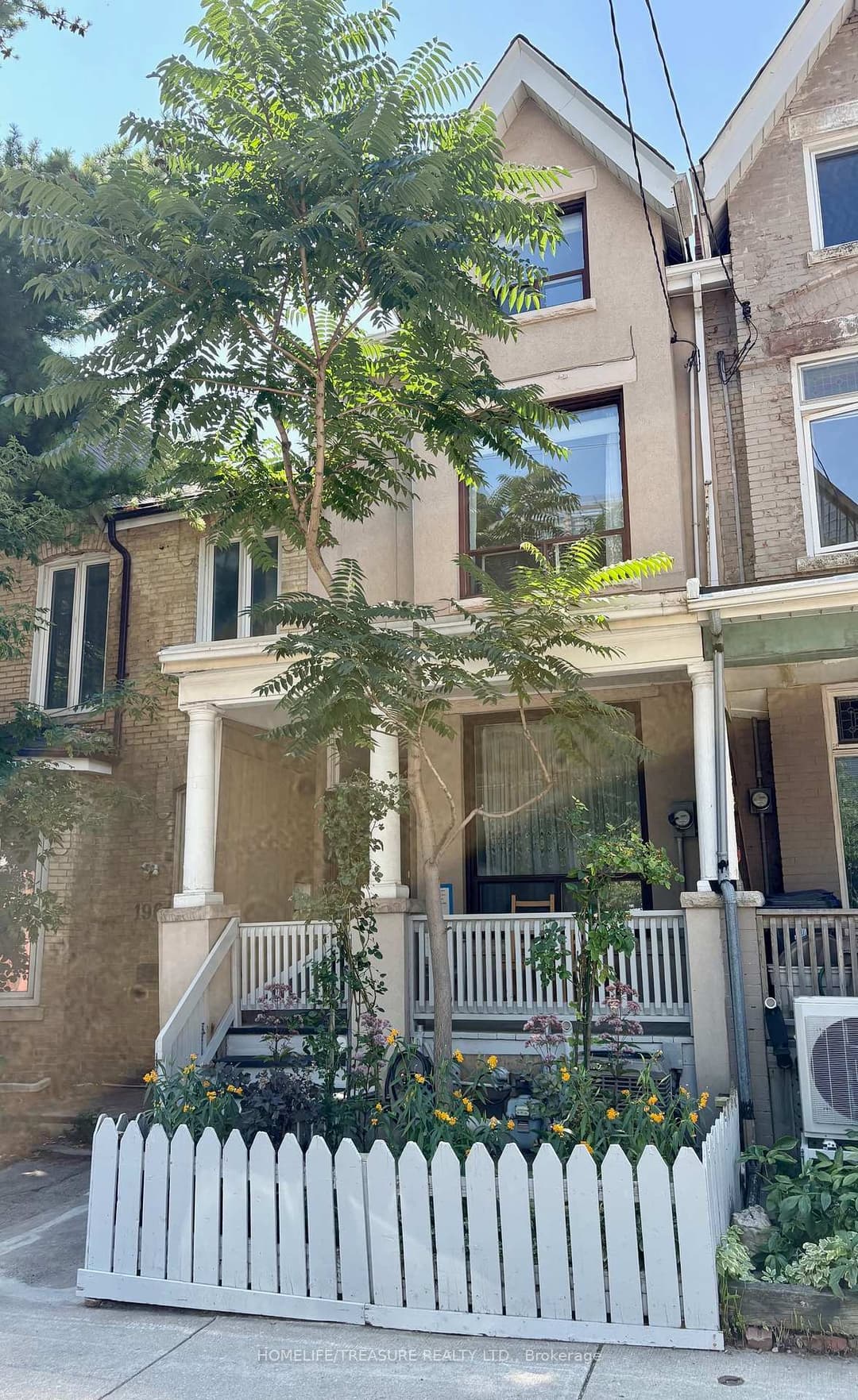 198 McCaul Street, Downtown Toronto / Waterfront