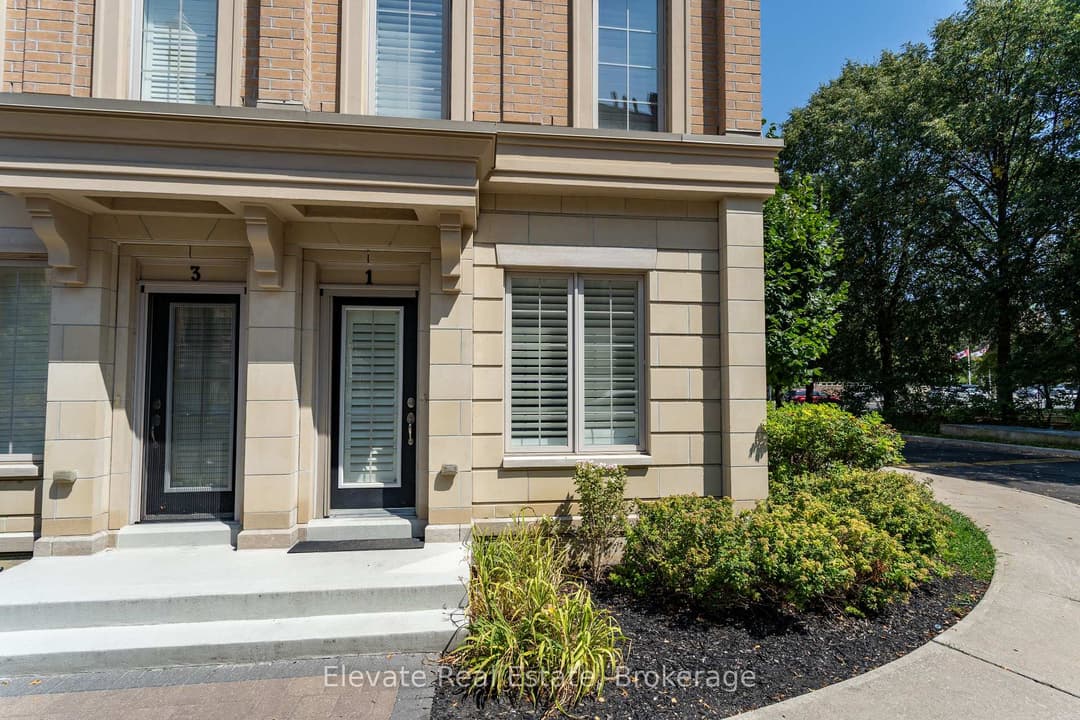 1 Hargrave Lane Unit 1, Bridle Path / York Mills / Hoggs Hollow