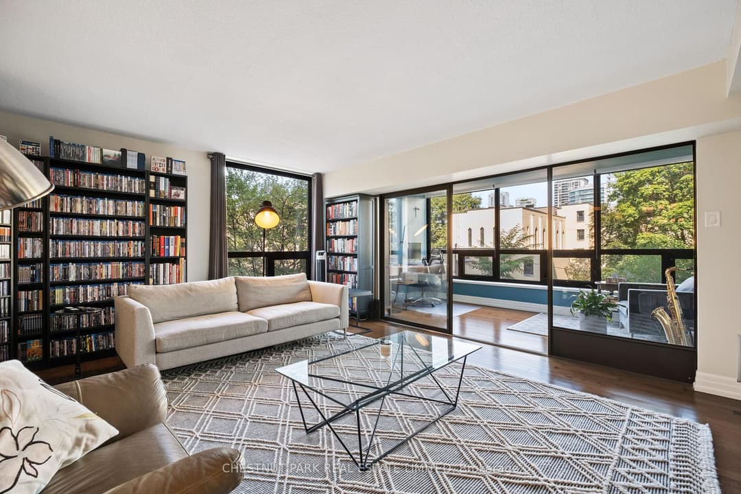 62 Wellesley Street Unit 304, Downtown Toronto / Waterfront