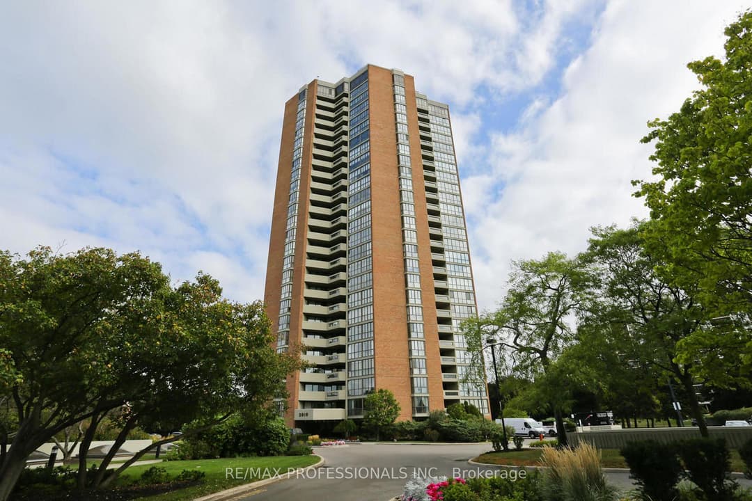 2010 Islington Avenue Unit 1004, Etobicoke (Kingsview Village / Humber Heights)