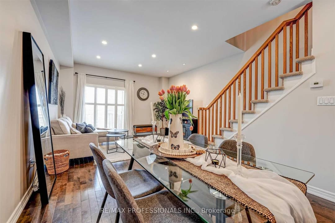 676 Rowley Common, Burlington