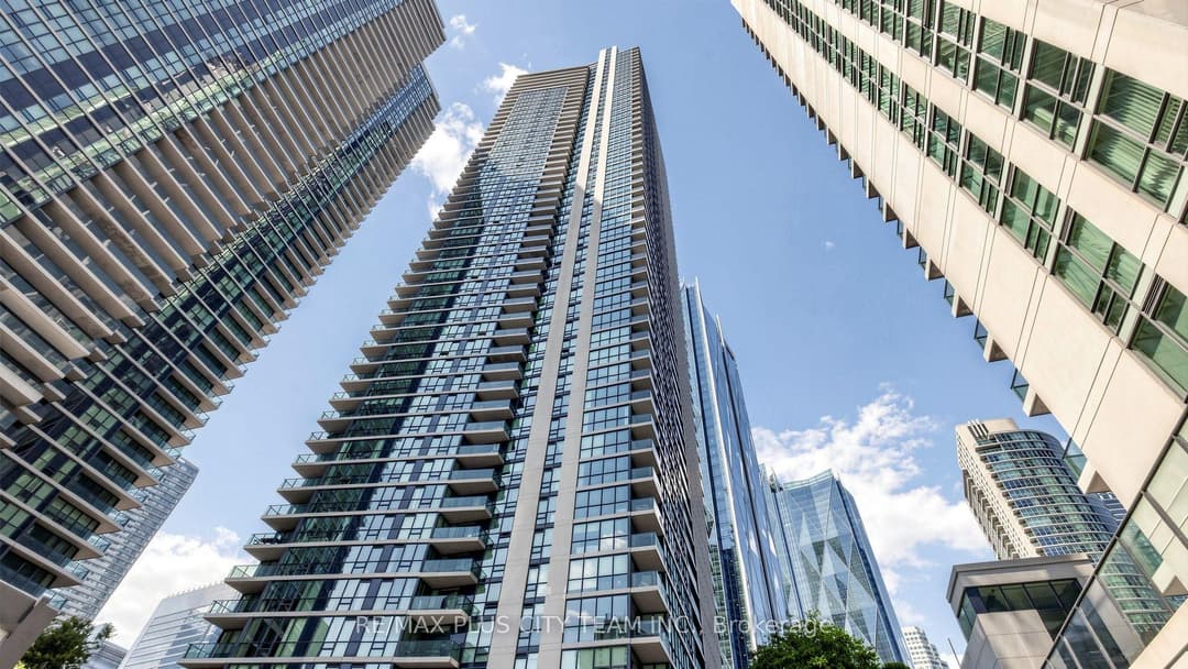 16 Harbour Street Unit 4302, Downtown Toronto / Waterfront