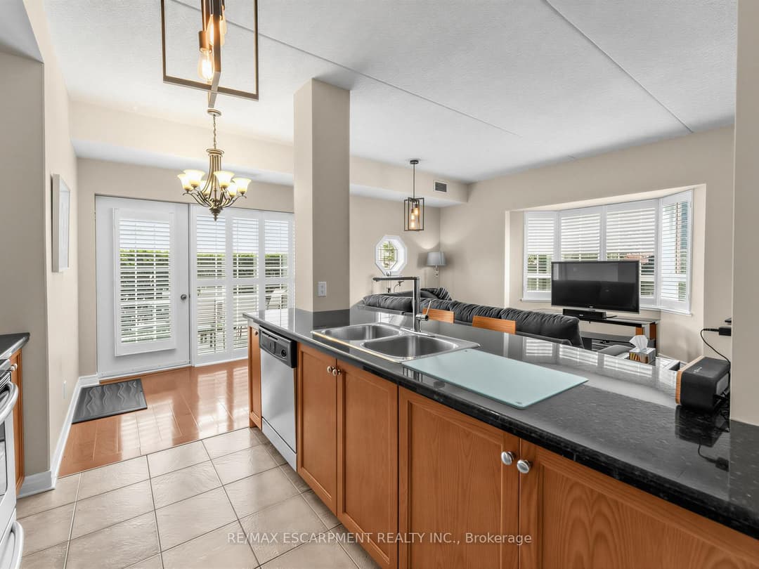 1379 COSTIGAN Road Unit 103, Milton