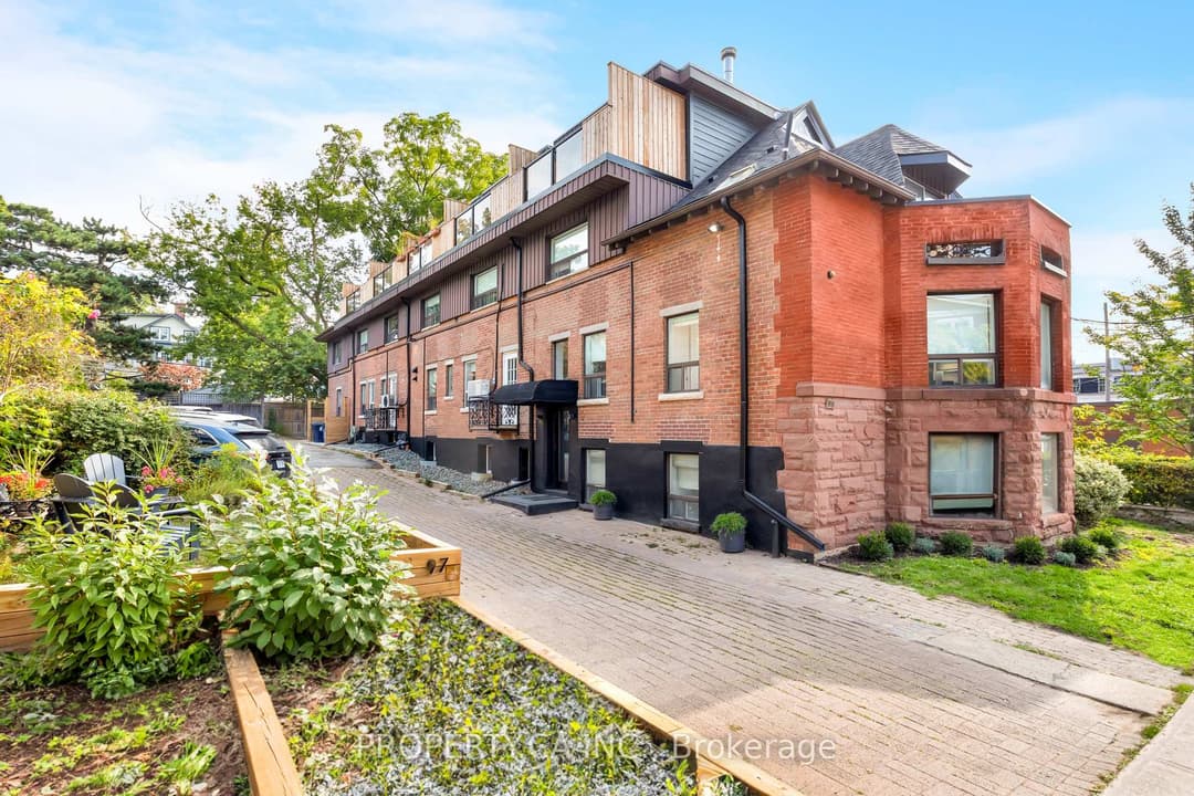 97 Lee Avenue, The Beaches / Upper Beaches