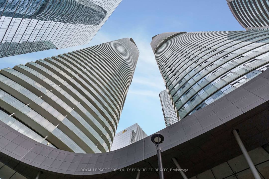 12 York Street Unit 307, Downtown Toronto / Waterfront