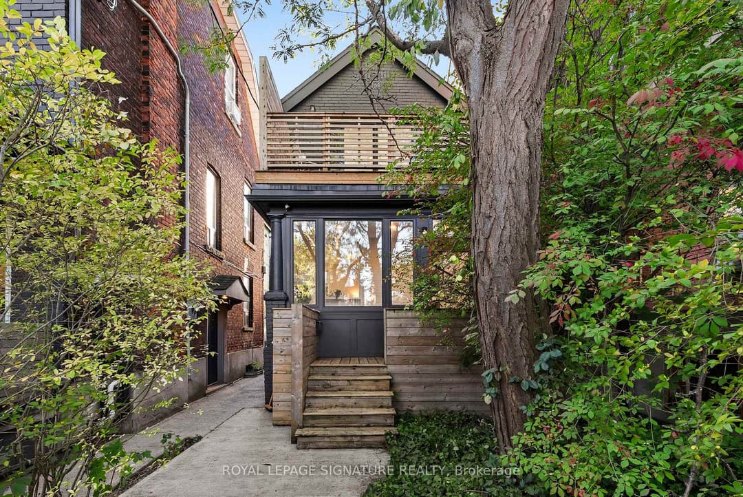 540 Crawford Street, Downtown Toronto / Waterfront
