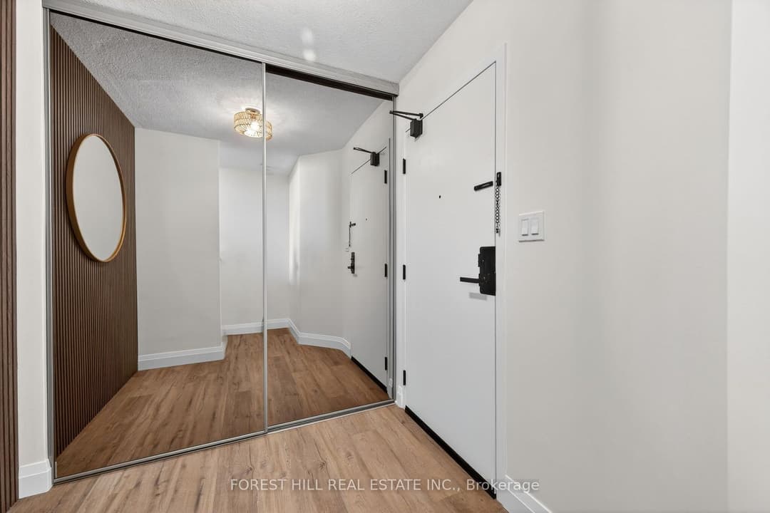 11 Wincott Drive Unit 1211, Etobicoke (Kingsview Village / Humber Heights)