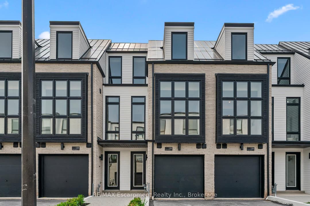 138 East Street Unit 4, Oakville