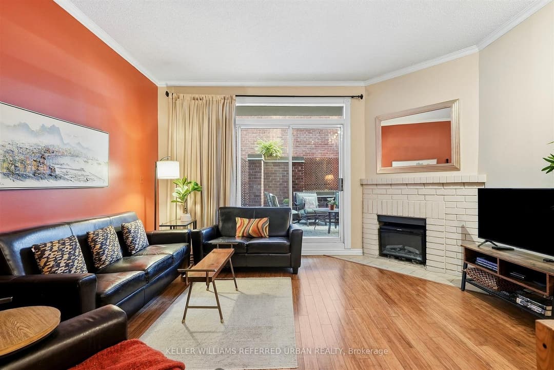 58 St Nicholas Street, Downtown Toronto / Waterfront