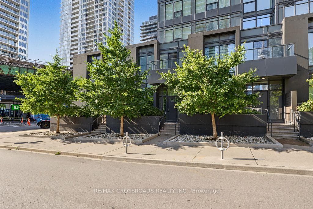 58 Queens Wharf Road Unit Th05, Downtown Toronto / Waterfront