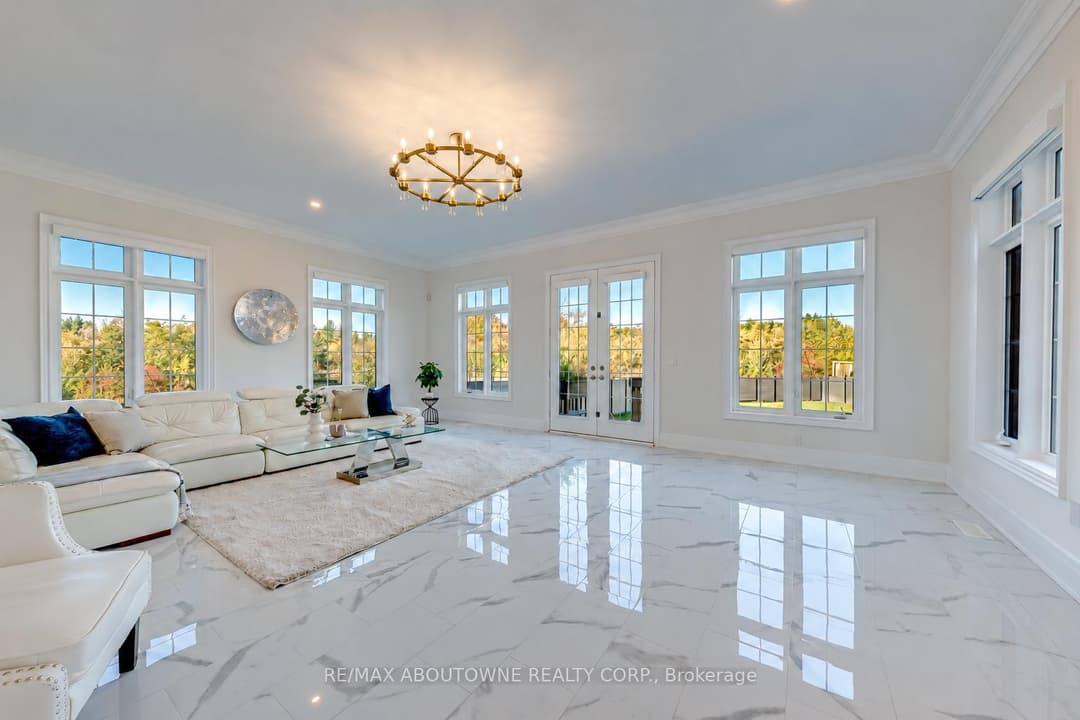 2359 Saw Whet Boulevard, Oakville