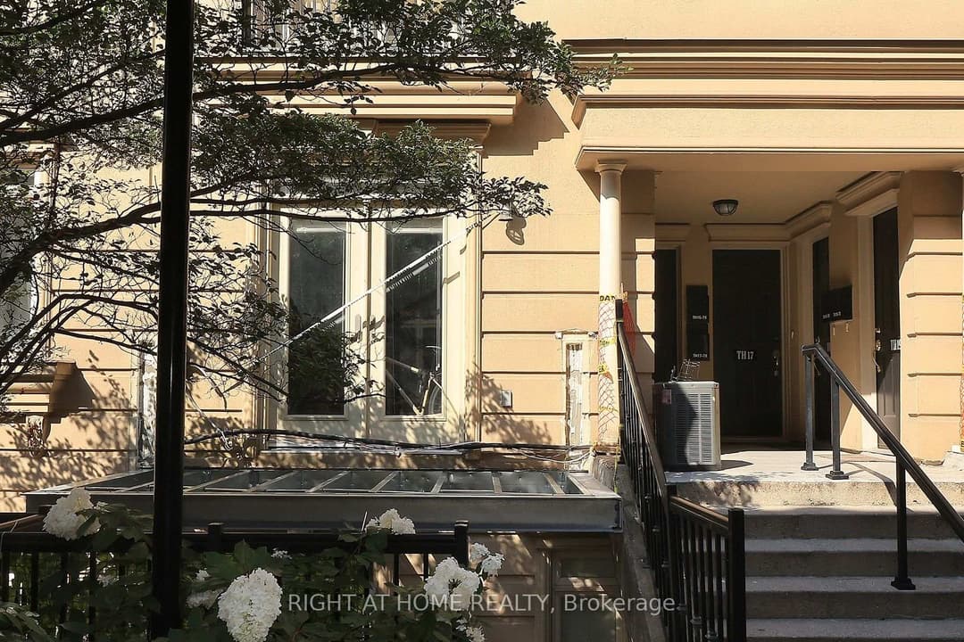 78 Carr Street Unit TH12, Downtown Toronto / Waterfront