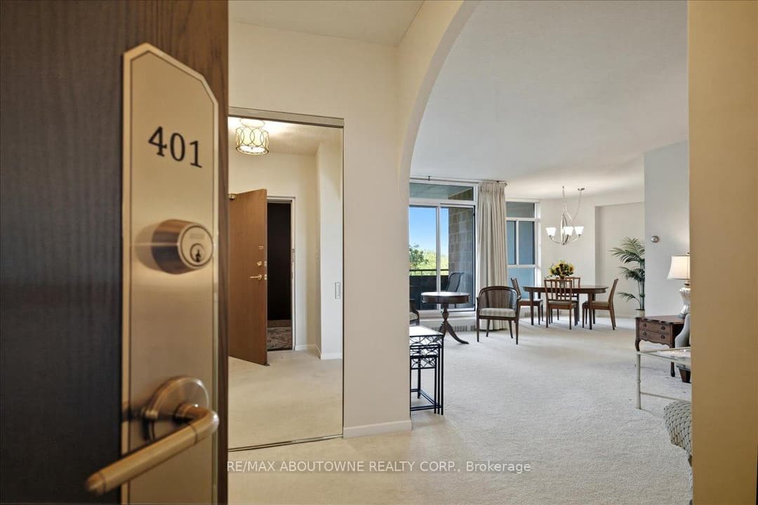 5250 Lakeshore Road Unit 401, Burlington