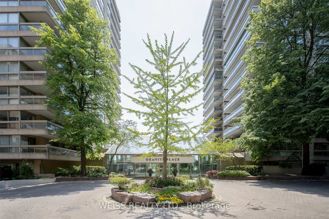 63 St. Clair Avenue Unit 903, Annex / Yorkville / Summerhill