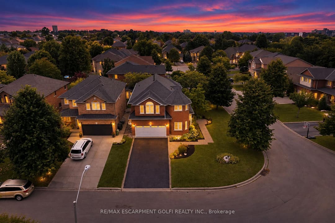 31 COMMANDO Court, Hamilton