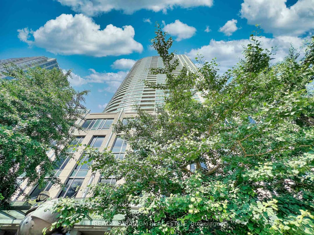 18 Yonge Street Unit 3713, Downtown Toronto / Waterfront