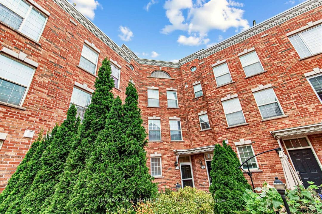 34 Fairhead Mews, The Beaches / Upper Beaches