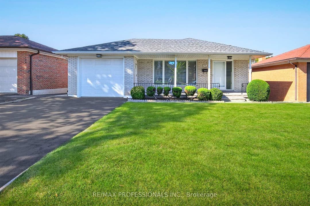302 La Rose Avenue, Etobicoke (Kingsview Village / Humber Heights)