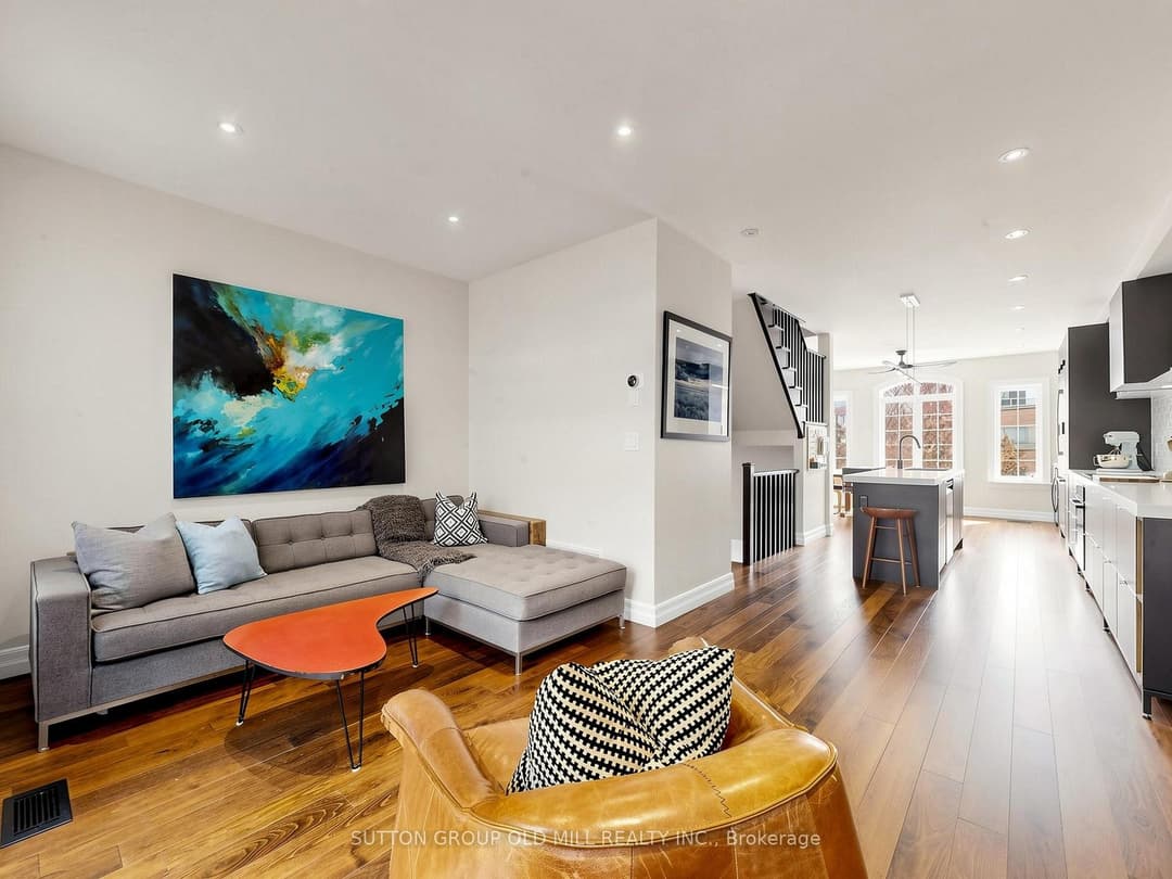42 Bell Manor Drive, Corso Italia / Dufferin Grove