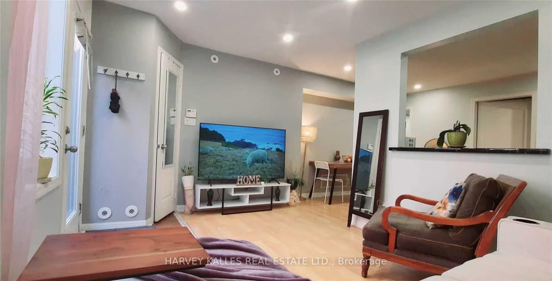 28 Douro Street Unit 220, Downtown Toronto / Waterfront
