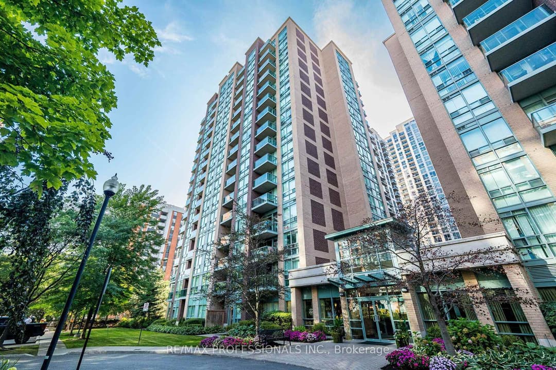 7 Michael Power Place Unit 101, Etobicoke (Islington / Rexdale)