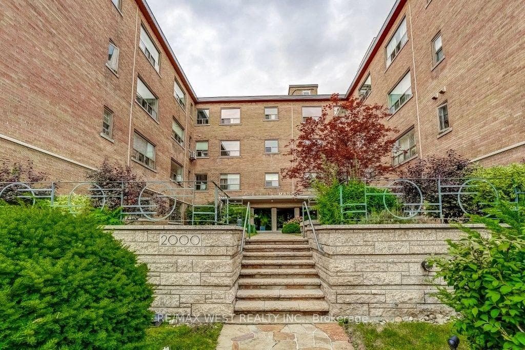 2000 Bloor Street Unit 203, Bloor West Village / Swansea