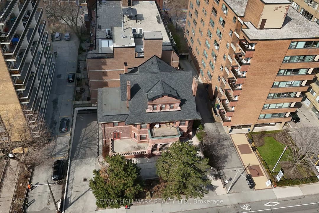 212 St. George Street Unit 106, Annex / Yorkville / Summerhill