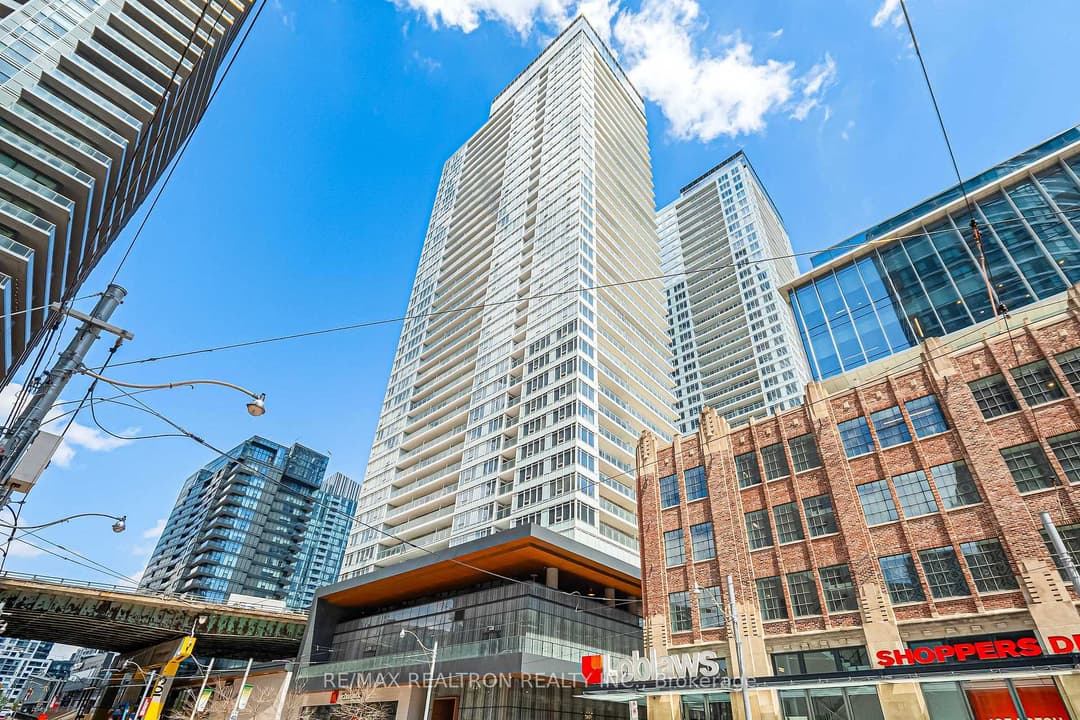 19 Bathurst Street Unit 811, Downtown Toronto / Waterfront