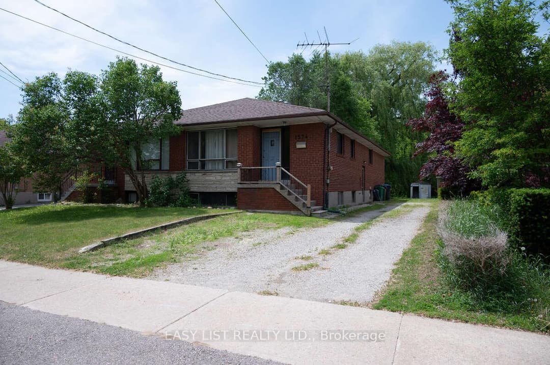 1574 Northmount Avenue, Mississauga
