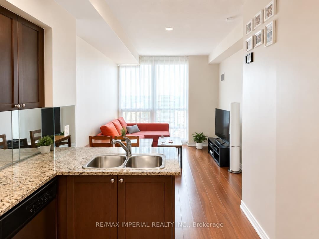 761 Bay Street Unit 3304, Downtown Toronto / Waterfront