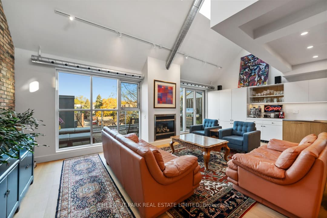 1852 Queen Street Unit 304, The Beaches / Upper Beaches
