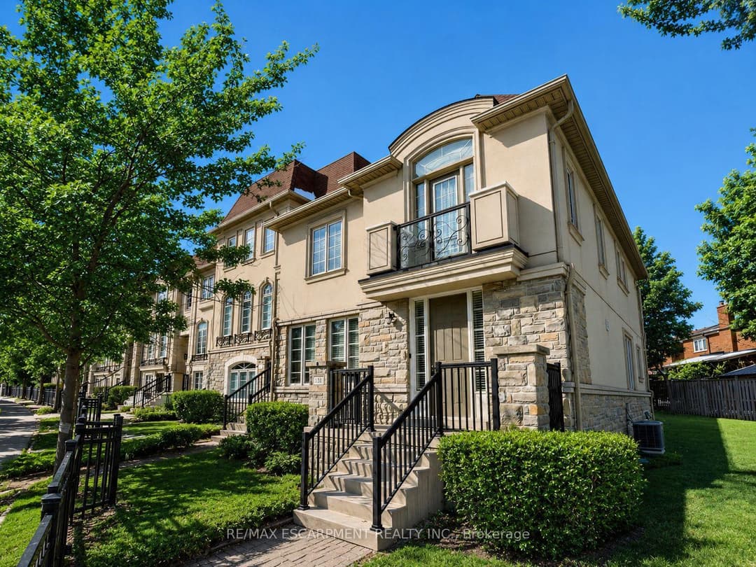 131 Robert Speck Parkway, Mississauga