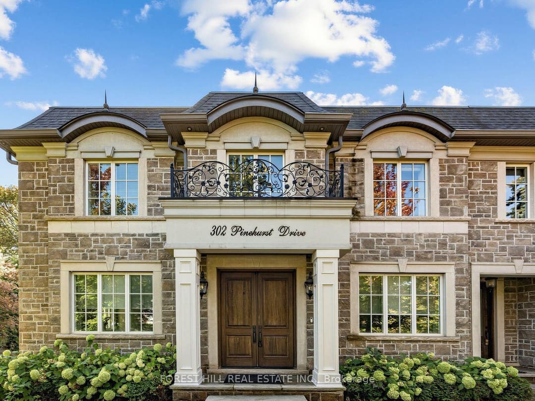 302 Pinehurst Drive, Oakville