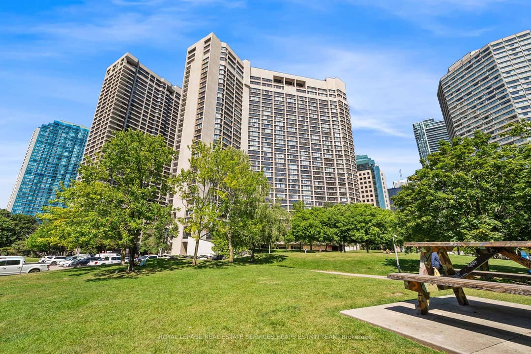 33 Harbour Square Unit #411, Downtown Toronto / Waterfront
