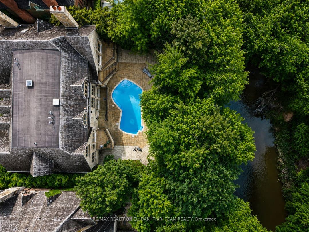 14 St Margarets Drive, Bridle Path / York Mills / Hoggs Hollow