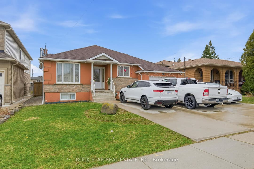 916 Stone Church Road, Hamilton