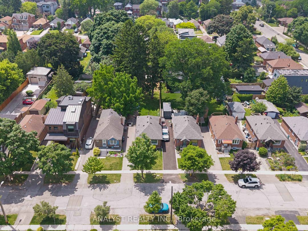 42 Smithfield Drive, Corso Italia / Dufferin Grove