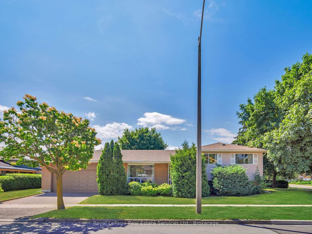1 Mosswood Lane, Etobicoke (West Mall / Rexdale)