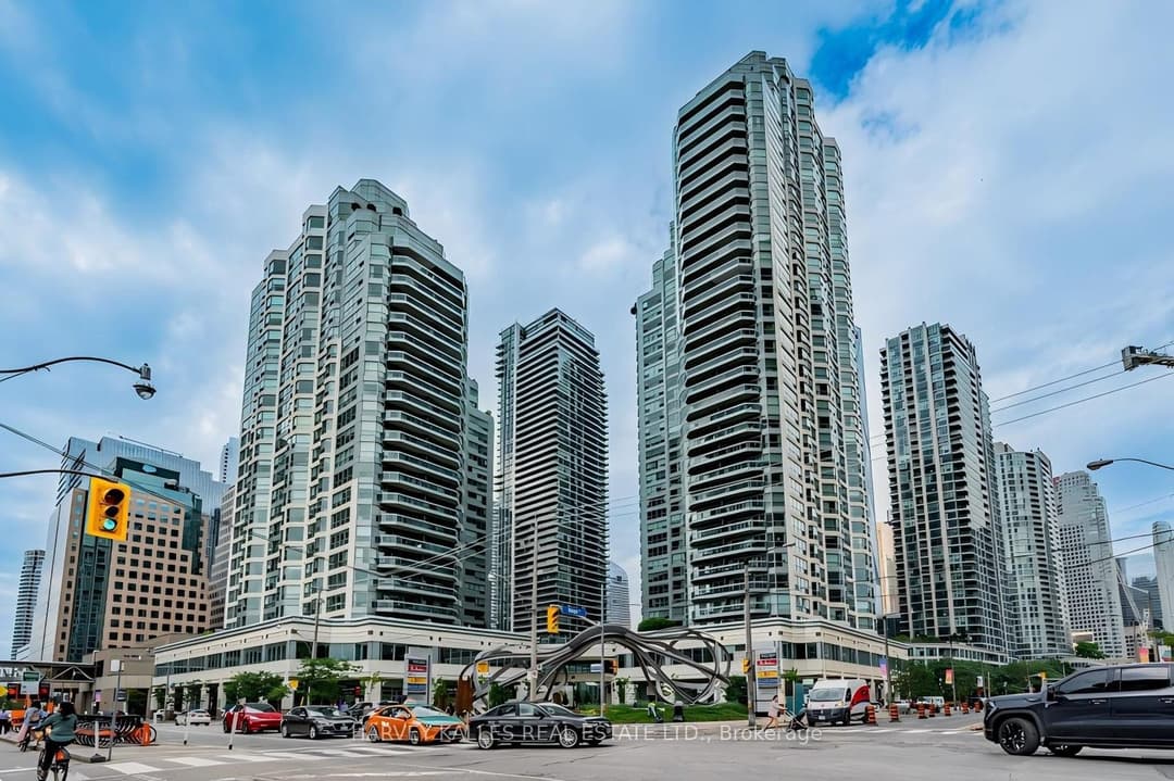 10 Yonge Street Unit 705, Downtown Toronto / Waterfront