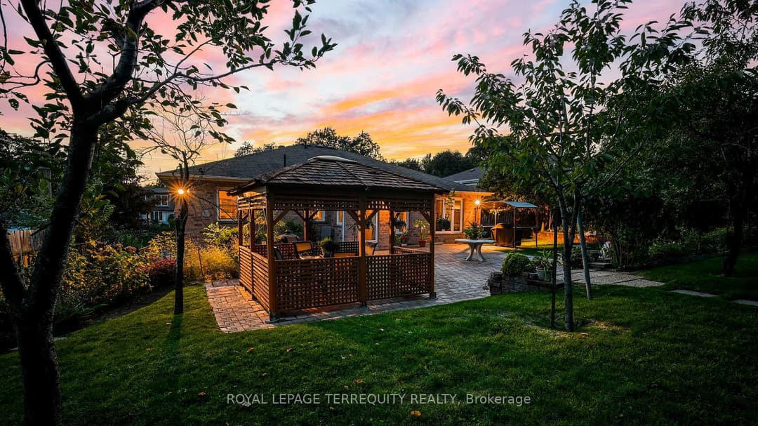 134 Hadrian Drive, Etobicoke (West Mall / Rexdale)