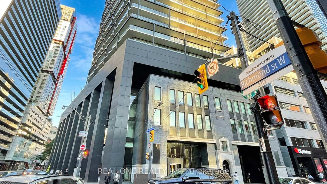 125 Peter Street Unit 3409, Downtown Toronto / Waterfront